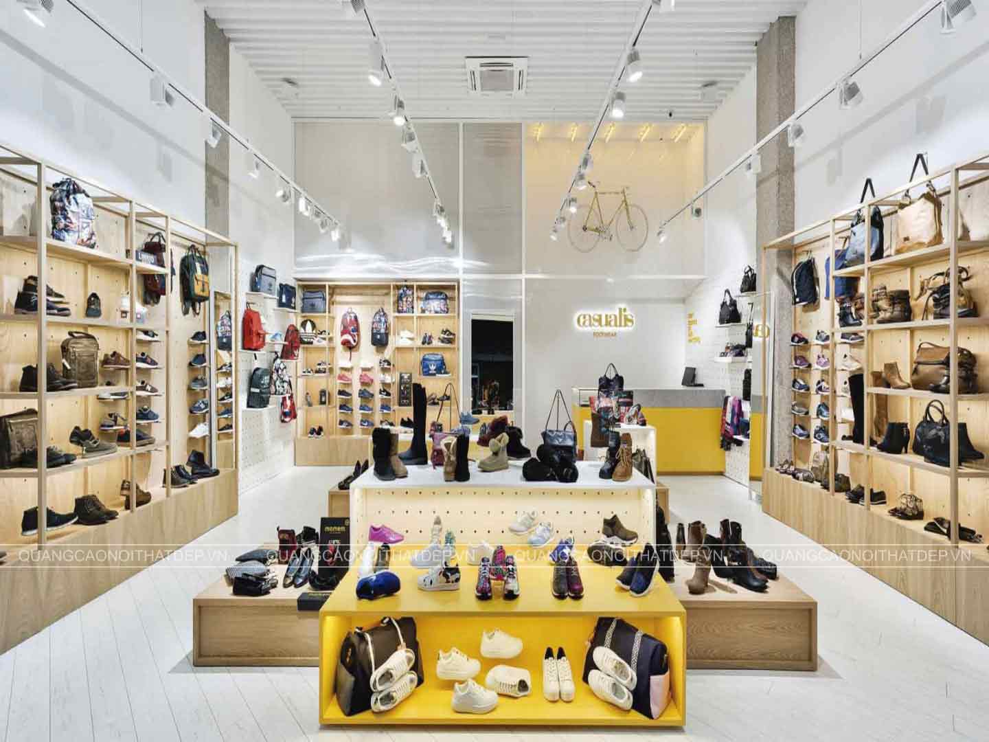 Thiết kế cửa hàng giày dép túi xách đẹp là một trong những yếu tố quan trọng để thu hút khách hàng và tạo ra doanh thu cao. Với sự hỗ trợ của quảng cáo nội thất đẹp, cửa hàng giày dép của bạn sẽ được trang trí đẹp mắt, sang trọng và chuyên nghiệp.